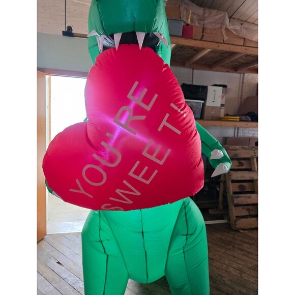 10 ft inflatable dinosaur Valentine conversation heart spring lawn décor - Picture 2 of 11